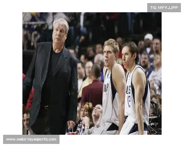 诺维茨基纳什场边连线互开玩笑，名宿互动增添趣味